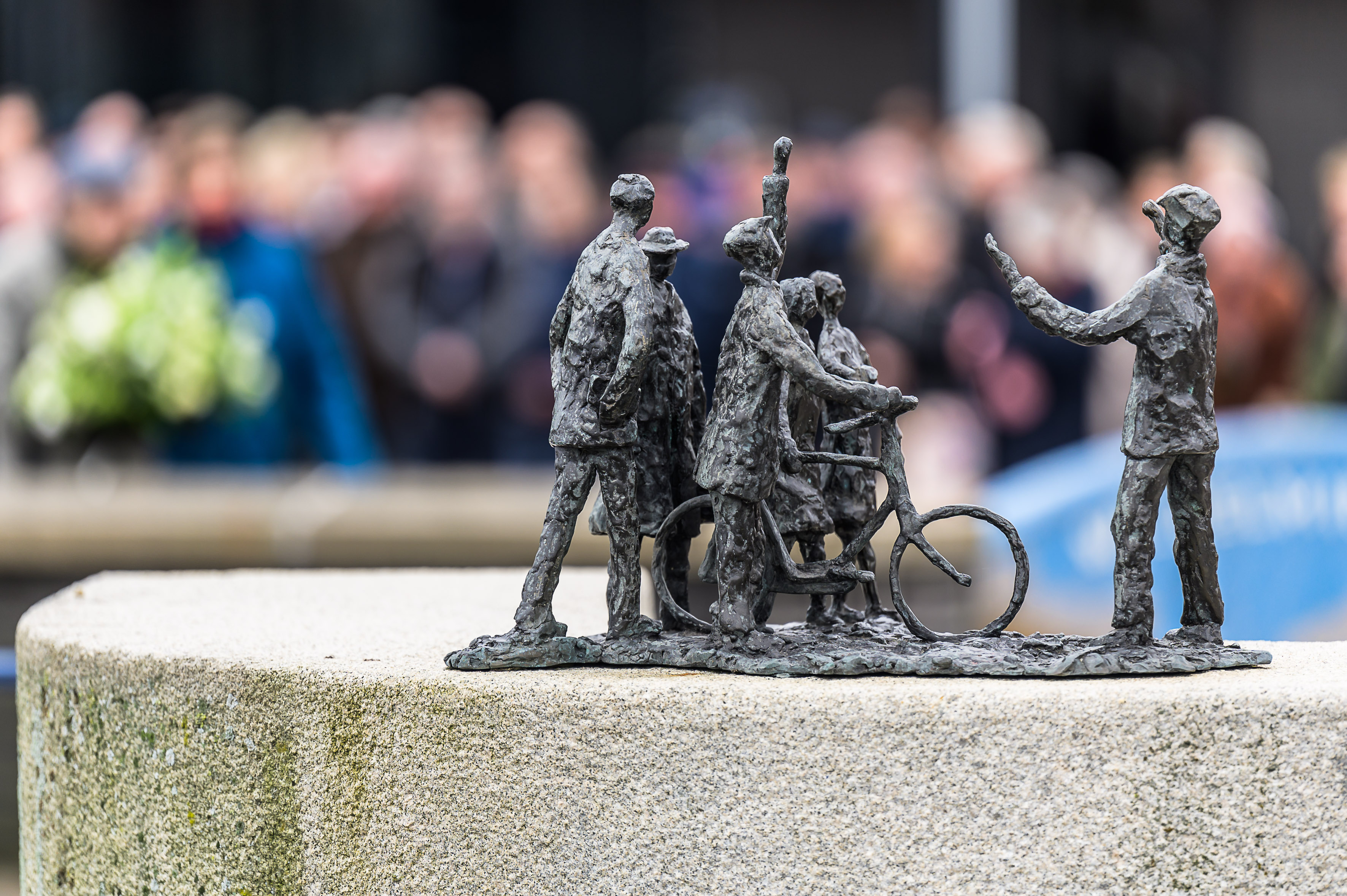 Beeldje Februaristaking Zaanstad fotograaf Fielmich