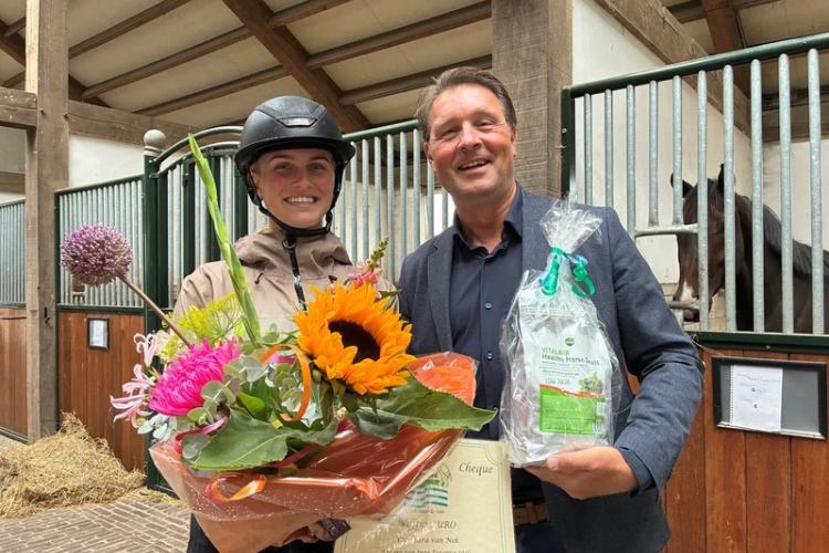 Lara van Nek met Rick Ossendorp op de foto