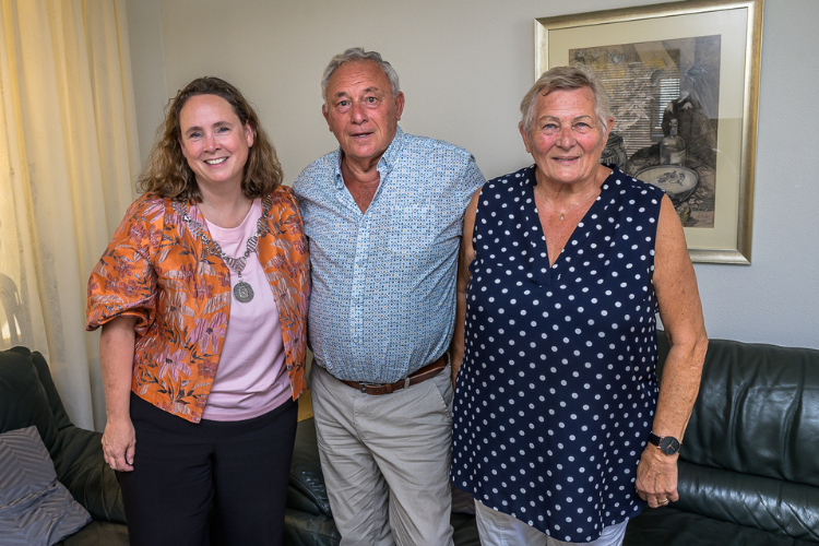 Echtpaar Catshuis samen met burgemeester Judith Michel