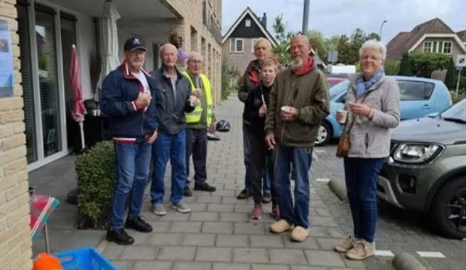 Vrijwilligers tijdens world Clean-up day