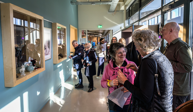 Bezoekers bij opening Kunst Verbindt