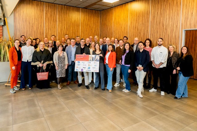 Het officiële tekenmoment van het nieuwe samenwerkingsconvenant binnen de arbeidsmarktregio Zaanstreek-Waterland
