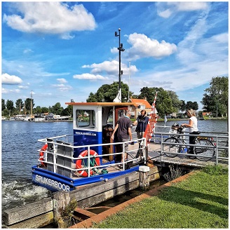 fietsers bij veerpont Jan Hop Spijkerboor